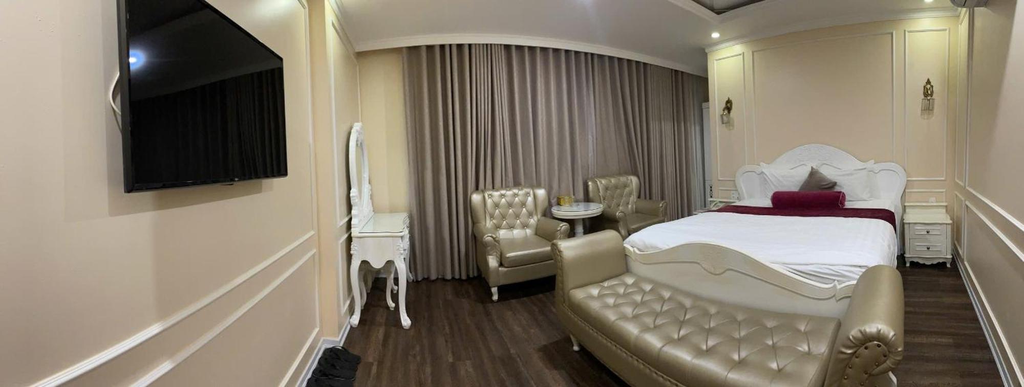 Khai Hung Hotel Binh Chanh Хошимин Экстерьер фото